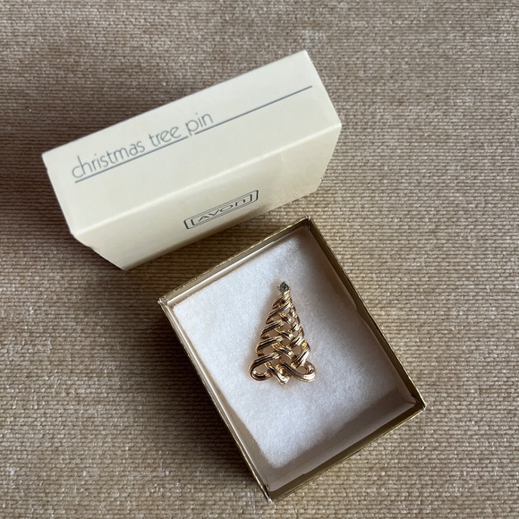 VINTAGE (1985) AVON CHRISTMAS TREE PIN - Picture 1 of 3